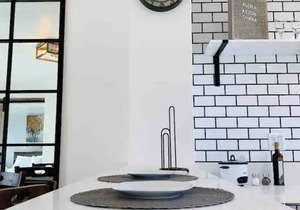 Newly Remodeled Waikiki Condo 2BR/1BA
