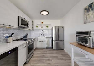 Newly Renovated Condo with SUP Paddle Boards and Golf Clubs Included