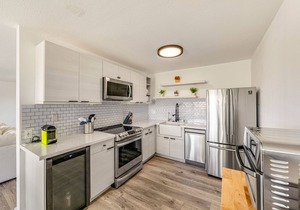 Newly Renovated Condo with SUP Paddle Boards and Golf Clubs Included