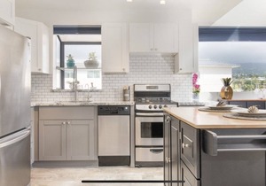 Newly renovated, ocean view, steps from downtown