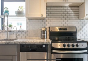 Newly renovated, ocean view, steps from downtown