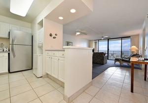 Ocean Front @ Great Price-8th Floor- Listen to Ocean from the Master Bedroom
