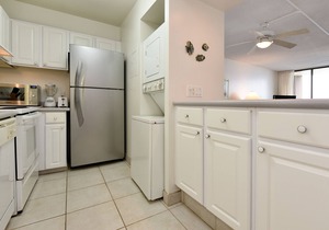 Ocean Front @ Great Price-8th Floor- Listen to Ocean from the Master Bedroom