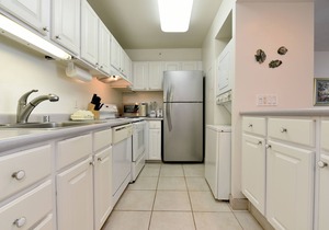 Ocean Front @ Great Price-8th Floor- Listen to Ocean from the Master Bedroom