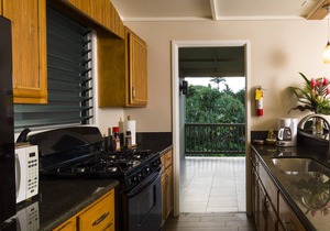 Oceanfront #4 at Hana Kai Maui - 1 Bedroom Upper Floor Corner 100ʻ from Water!