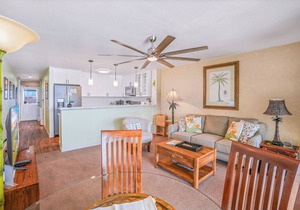 "Oceanfront Condo: Coconut Tree & Ocean Views, Whale Watching, Paddlers, and Surfers at Wailua Bay!"
