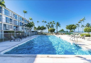 Oceanfront Makaha Surfside Amazing Sunsets!