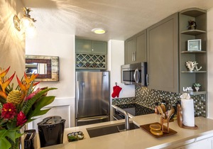 Oceanview #105 at Hana Kai Maui - Sweet Studio Unit, Great View and Decor!