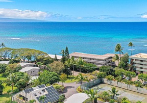 Only 10 Feet from the Ocean! Fresh and Updated Pohailani 102 Studio - Sleeps 2