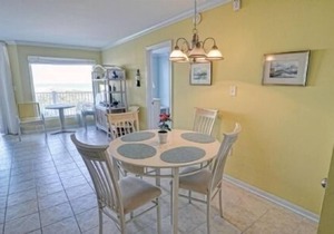 Open and Airy Oceanfront Unit with amazing views