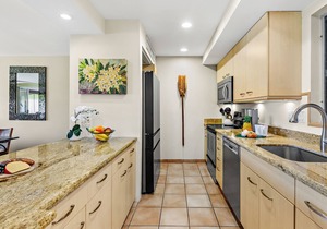 PANORAMIC CORNER OCEAN & GOLF VIEWS in Kaanapali, 1200 sq ft 1BR