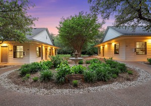 Quaint Suite with Boutique Hotel Vibes on Country Retreat Surrounded by Nature