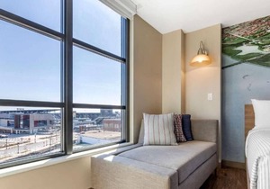 Riverfront Property Near The Wharf, Rooftop Lounge, Restaurant, Pet-Friendly
