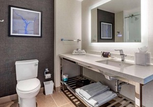 Riverfront Property Near The Wharf, Rooftop Lounge, Restaurant, Pet-Friendly