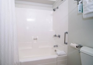 Seaside Gem! 4 Pet-Friendly Units, Minutes to Maui Tropical Plantation!
