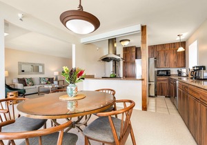 SPECTACULAR OCEAN VIEW! A/C, Wi-Fi, Pool, FREE Valet Parking, Steps to Beach!