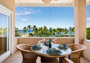 Stunning Ocean View Beach Front Villa at Kahaluu