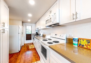 Third floor oceanfront condo w/outdoor pool access, ocean view, and private W/D