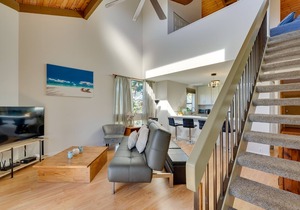 Top-Floor Kailua Bay Resort Condo w/Ocean Views!
