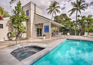 Top-Floor Kailua Bay Resort Condo with Ocean Views!