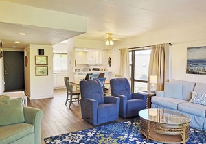 Townhouse Style Condo, Beach Access Across Road, Pool, Grilling Area, Elevator