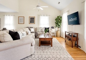 Updated 3 BD/ 2.5BA Downtown CHS