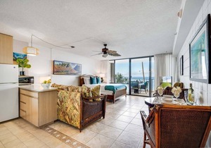 VI 206 OceanFront Studio w Pool