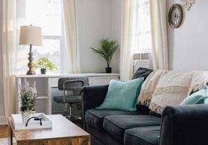 Villa Chic near Downtown Bristol King Bed