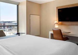 Wonderful Place To Stay! Pet-Friendly, On-Site Restaurant, Rooftop Lounge
