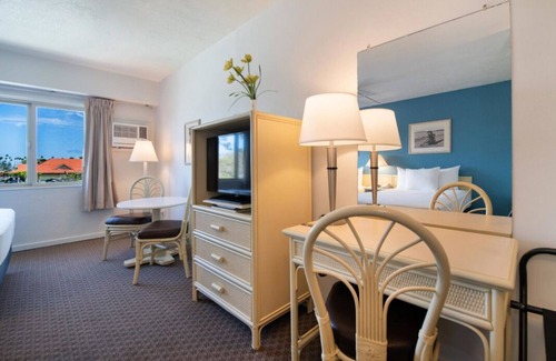Kahului House | 3 Garden View Accommodations! On-site Pool, Near Iao Valley State Park!