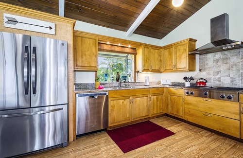 Kahaluu Bay House | ★Across street from Magic Sand Beach private Pool/SPA/AC 5 minutes to downtown⚡