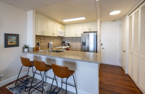 Waikiki Condo | Aloha Condos, Ilikai Marina, Condo 786, Oceanfront, AC