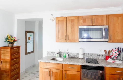 Waikiki Apartment | Amazing Diamond Head and Ocean Views, Prime Location-Free High Speed Wifi