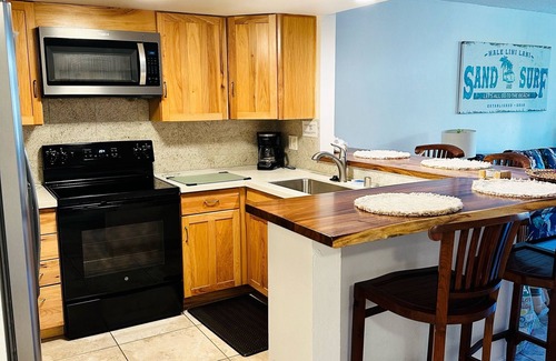 Kahaluu Bay Condo | AMAZING OCEAN VIEW! Popular White Sands Village Steps to the Beach
