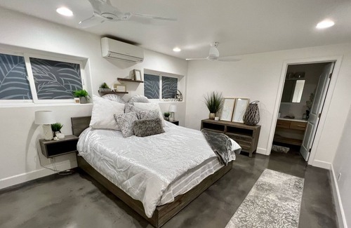 Kailua House | Beach House steps from Kailua Beach