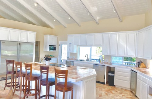 Pupukea House | Beachfront Five Bedroom Home w/Oceanfront Pool at Sunset Beach.
