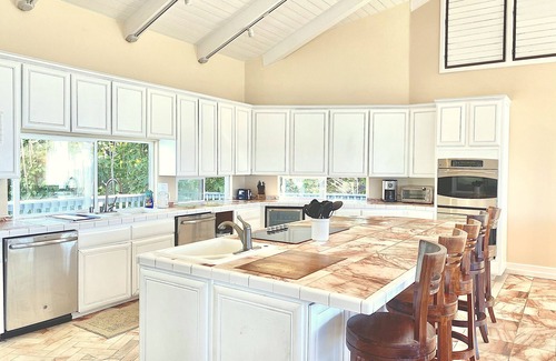 Pupukea House | Beachfront Five Bedroom Home w/Oceanfront Pool at Sunset Beach.