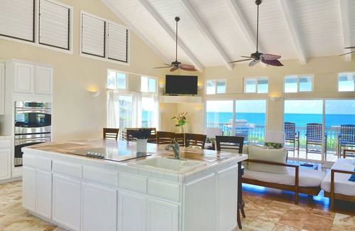 Pupukea House | Beachfront Five Bedroom Home w/Oceanfront Pool at Sunset Beach.
