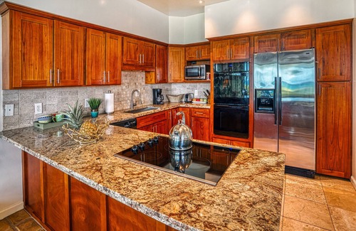 Makaha House | Beachfront Paradise! Enjoy surf & sunsets on beautiful uncrowded beach. Relax!
