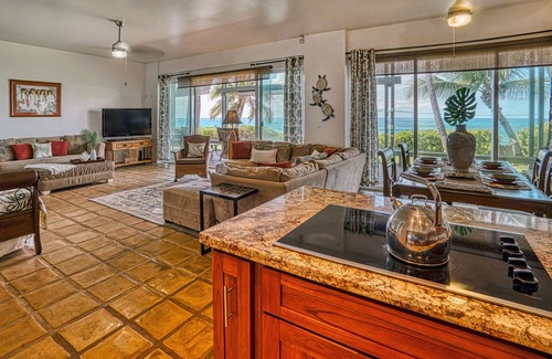 Makaha House | Beachfront Paradise! Enjoy surf & sunsets on beautiful uncrowded beach. Relax!
