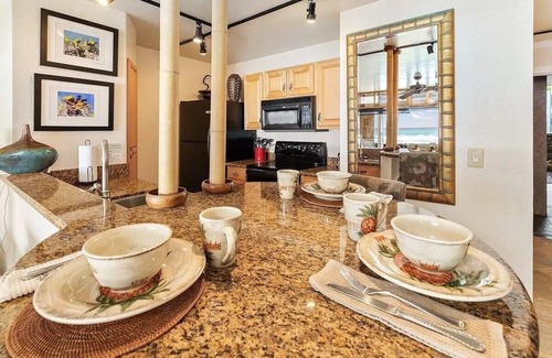 Historic Kailua Village Condo | 🏖️Breathtaking Oceanfront! | AC | Concierge Included