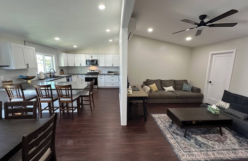 Kailua House | Charming 3-bedroom house with a pool and AC in beautiful Kailua