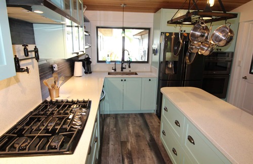 Kailua House | Close to Kailua Beach-AC's-Renovated/Upgraded-Fenced Backyard-Patio-Laundry