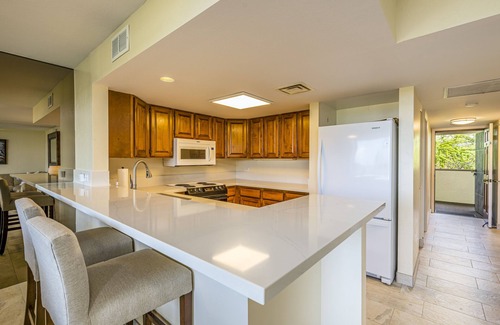 Kahaluu-Keauhou Condo | Comfy Condo Steps From the Beach with Pool Spa and Sunset Views!