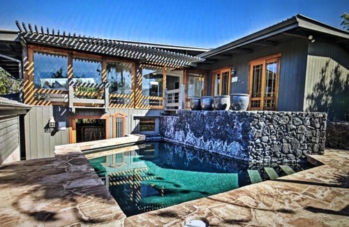 Kahaluu Bay House | Copper Dawn - Peaceful Beach Hideaway steps from Kahalu'u Bay! home