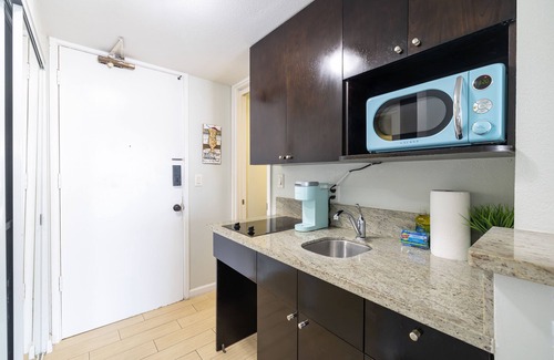 McCully - Moiliili Apartment | Cozy Studio Near Mall & Waikiki Beach!