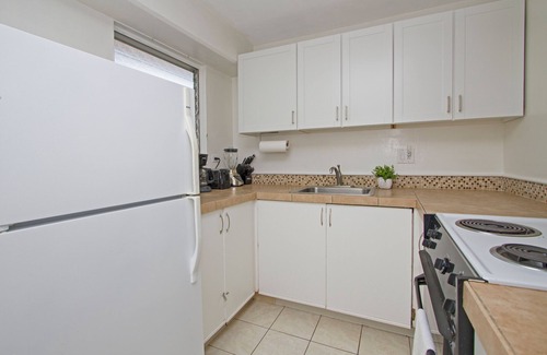 McCully - Moiliili Apartment | Cozy two bedroom, sleeps 6. Wifi, full kitchen, balcony, and pool.