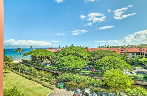 Honokowai Apartment | Cute Beachfront Condo w/Lanai & Resort Pools