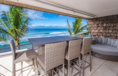 Honokowai House | Direct Oceanfront Penthouse