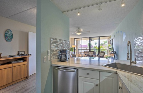 Historic Kailua Village Condo | Downtown Kona Condo w/Pool Access: Walk to Beach!
